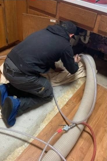 Cleaning a floor register and duct run - Clovis, CA 93612
